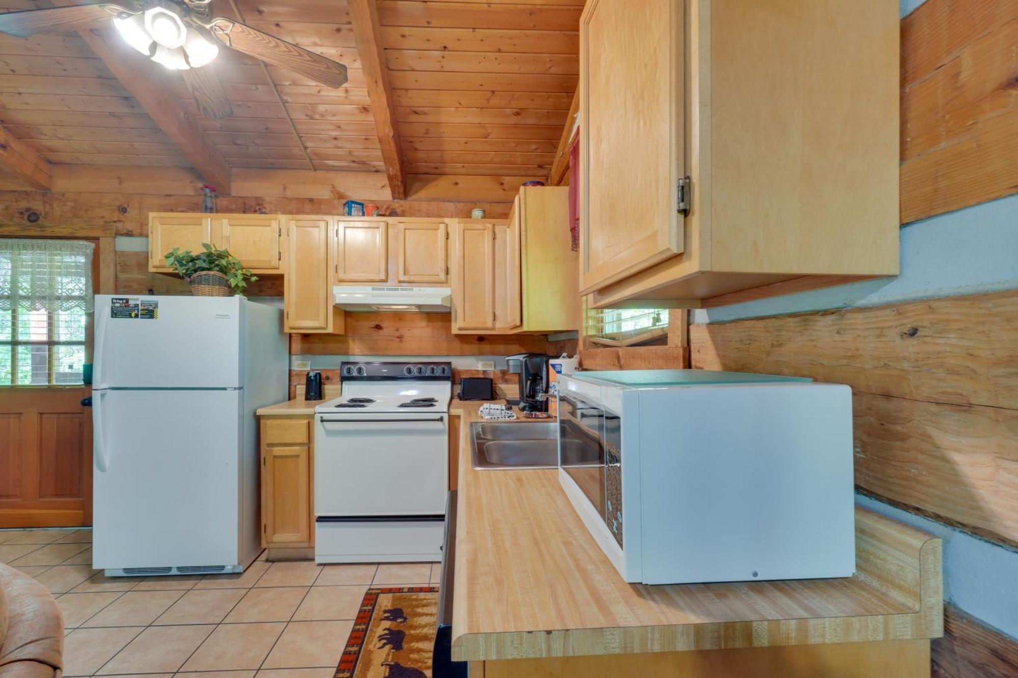 Gatlinburg Cabin With Hot Tub About 6 Mi To Downtown! ภายนอก รูปภาพ