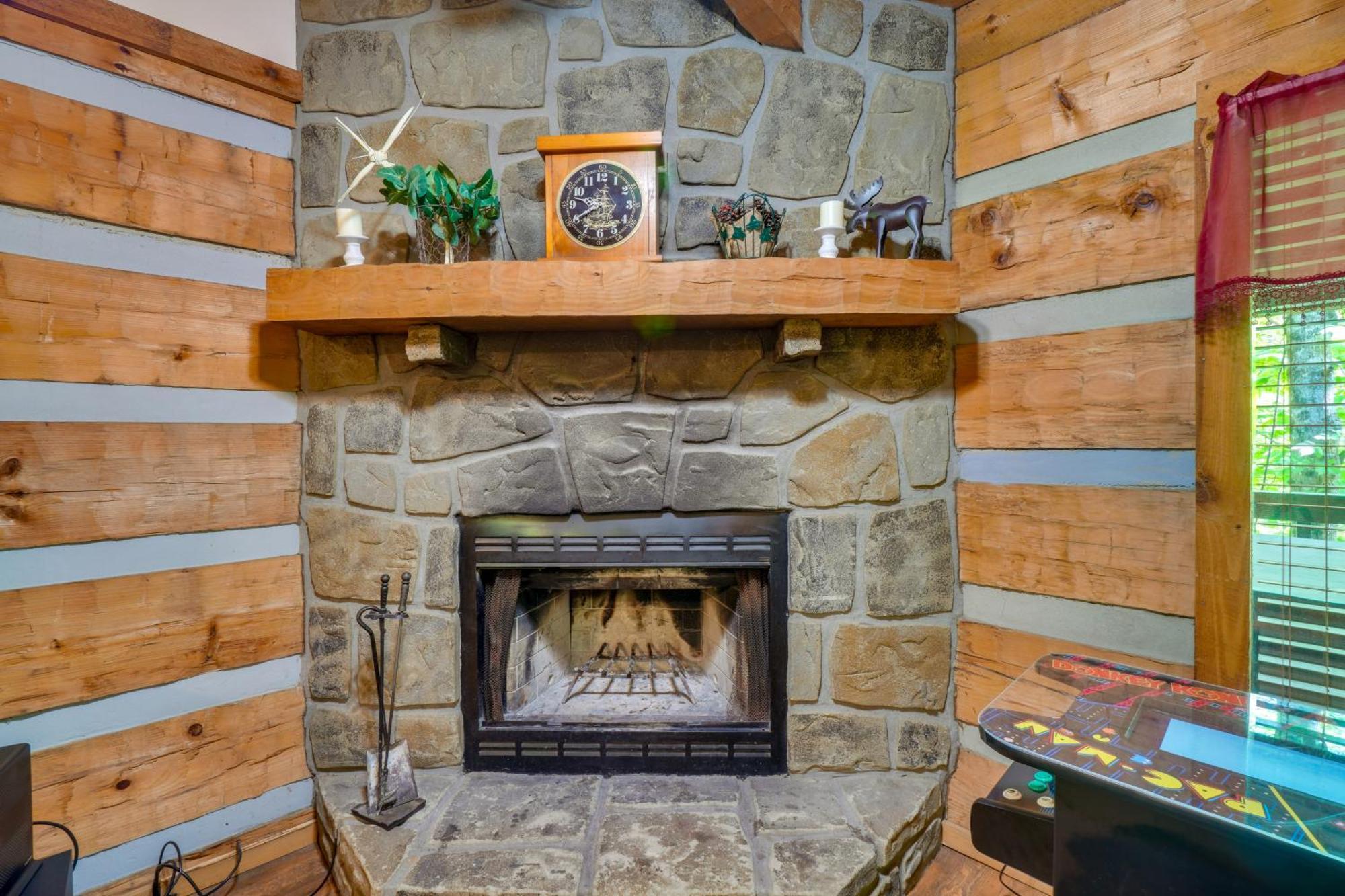 Gatlinburg Cabin With Hot Tub About 6 Mi To Downtown! ภายนอก รูปภาพ